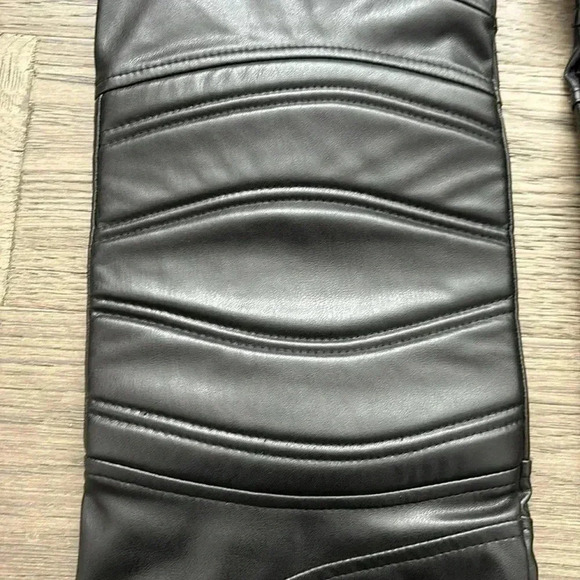 ✨🆕Zara🆕✨ | Black faux  leather zippered moto lined pants with padded knees - Picture 5 of 16